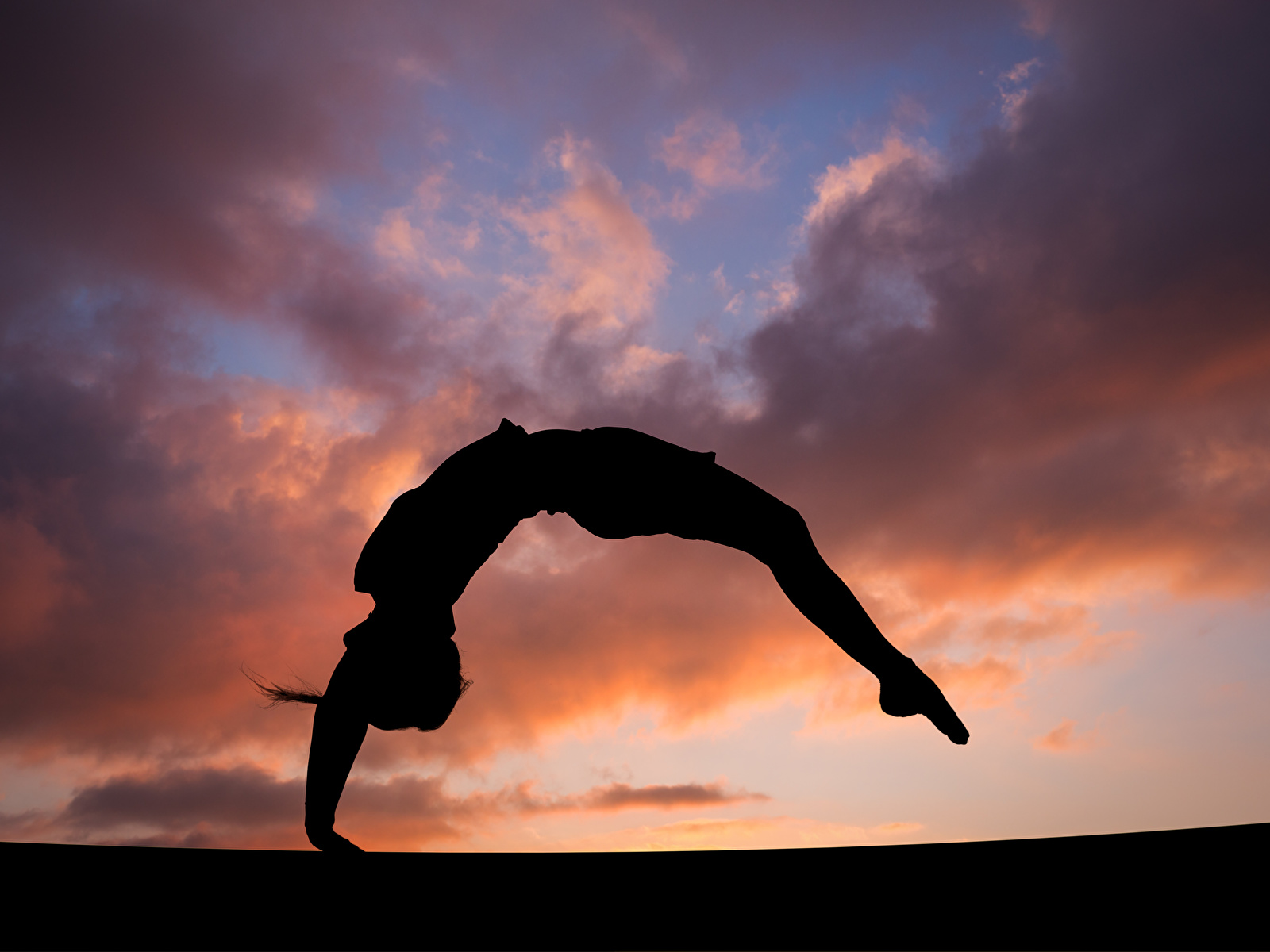 Image Workout silhouettes athletic Gymnastics young woman 1600x1200