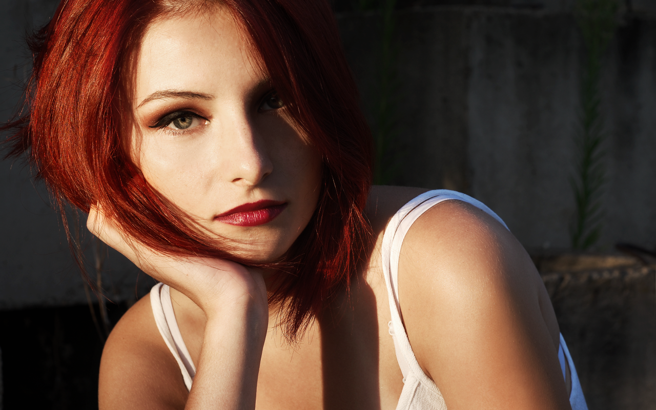 Beautiful Redhead With Red Lips Desktop Pc And