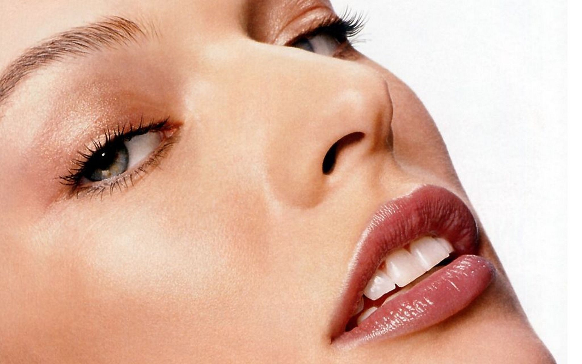 Milla Jovovich Actress Close Up Face Girl Sexy