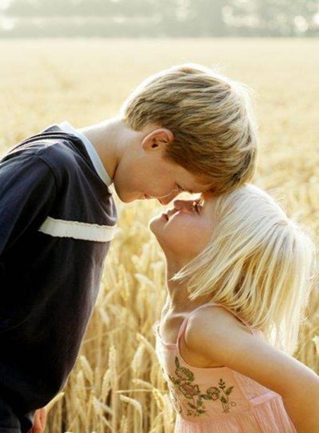 Baby Couple Kissing High Resolution HD Wallpaper 1080p