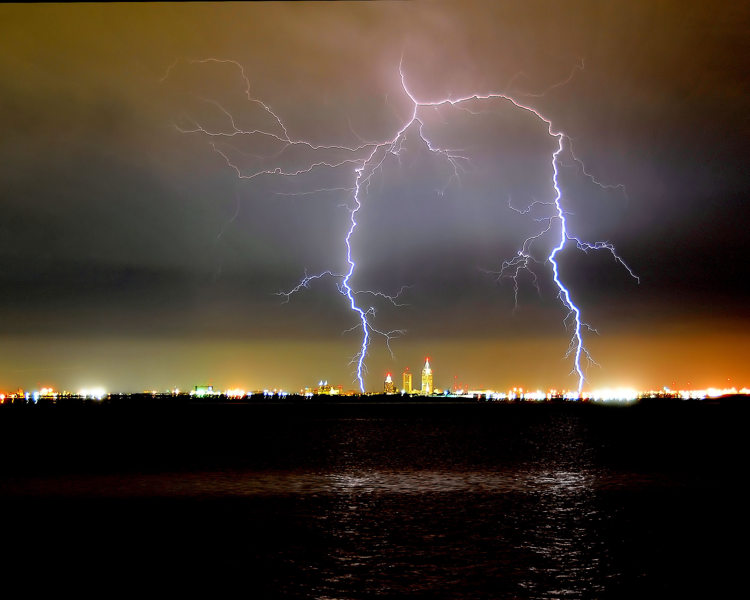 Impressive Lightning Storms For Your Desktop Wallpaper Thomas Craig