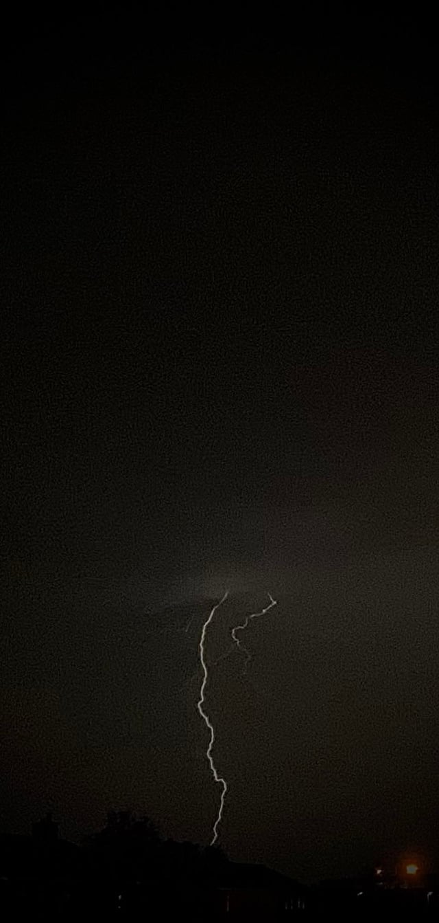 Lightning Wallpaper iPhone