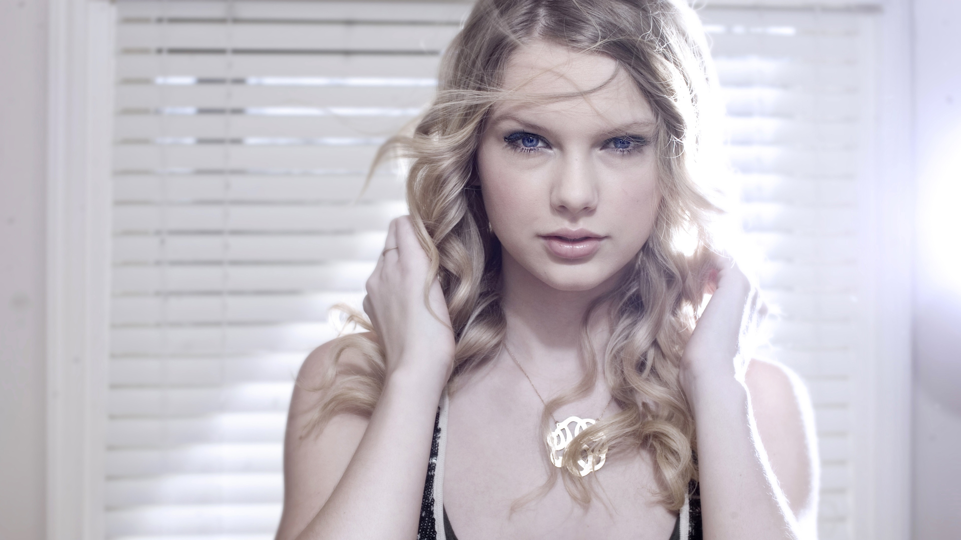 Taylor Swift Laptop 4k Wallpaper