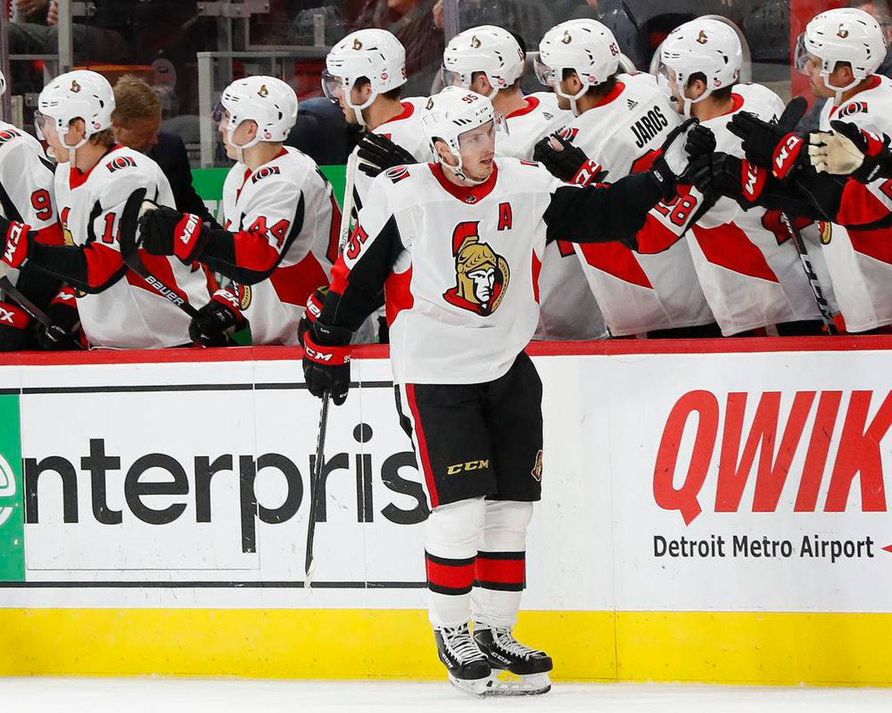 En Mattduchene Ottawa Senators High Five Wallpaper