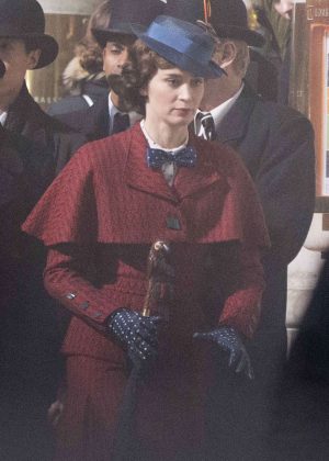 Emily Blunt As Mary Poppins On Returns Set