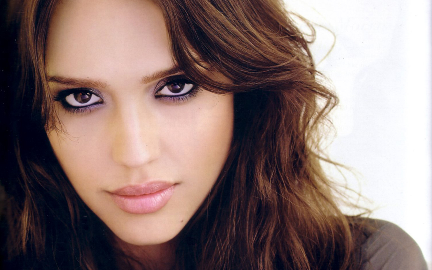Jessica Alba Hairstyles HD Wallpaper For iPhone Mobile