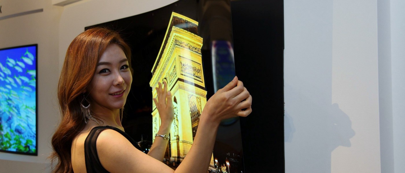 Lg S Wallpaper Tv Can Hang In On The Wall Using Mags