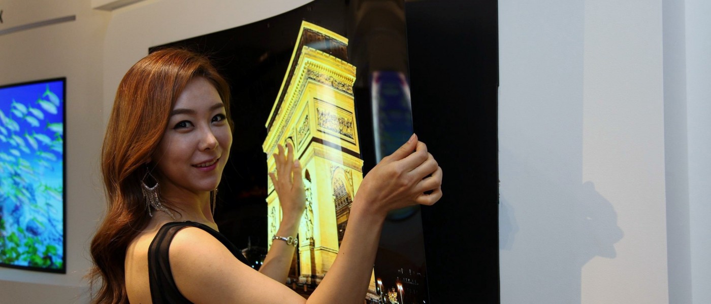 Lg S Wallpaper Tv Can Hang In On The Wall Using Magnets