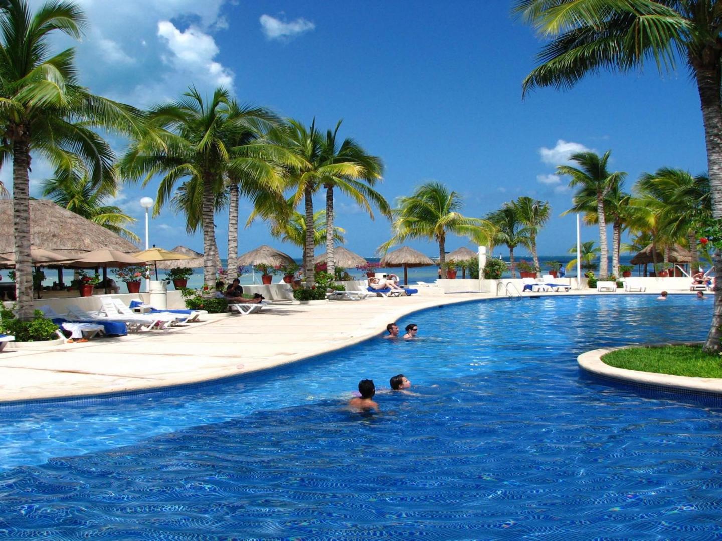 Cancun Resort Wallpaper
