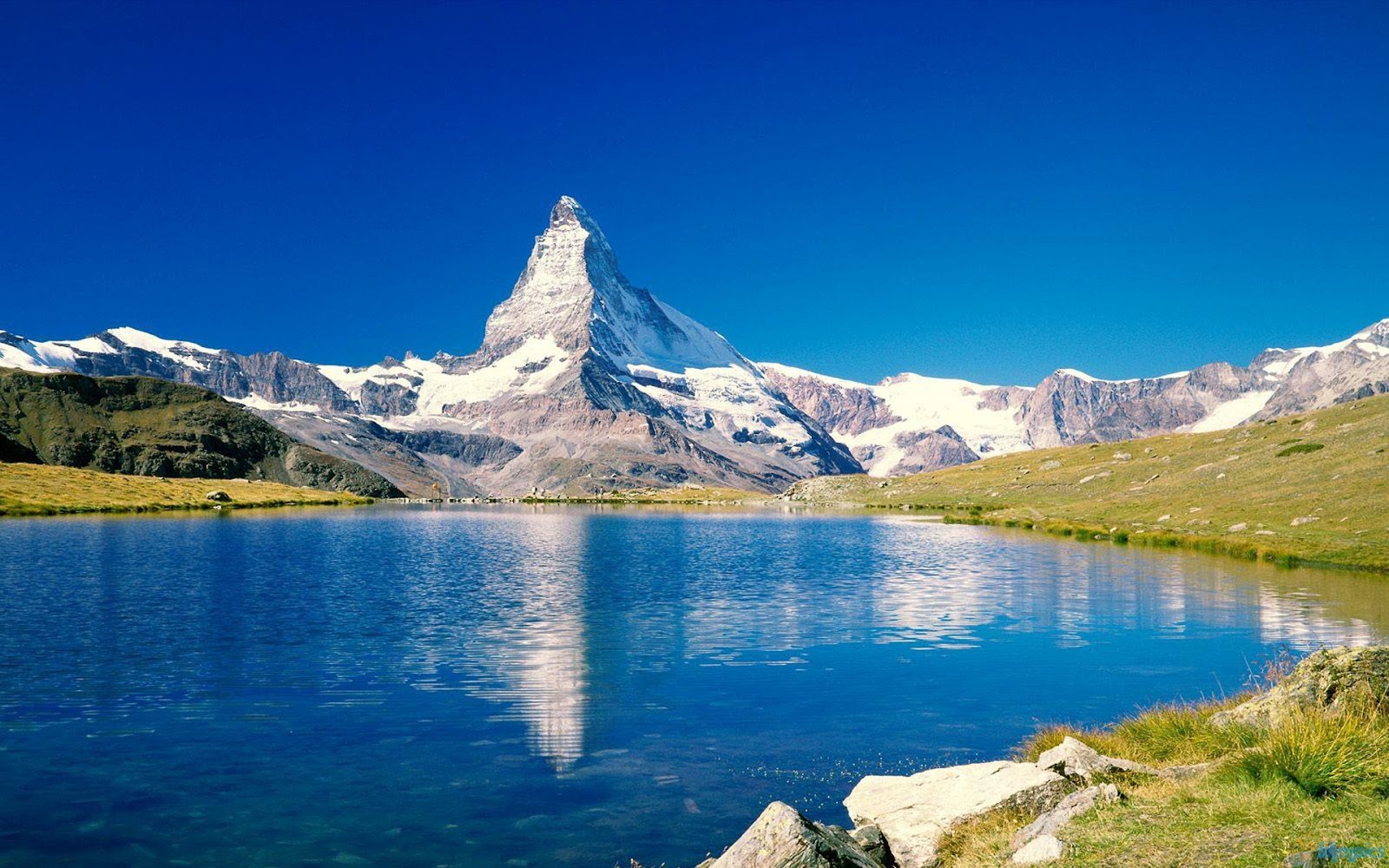 And Mountain Scenery Wallpaper Blue Lake And Mountain Scenery 1600x1000