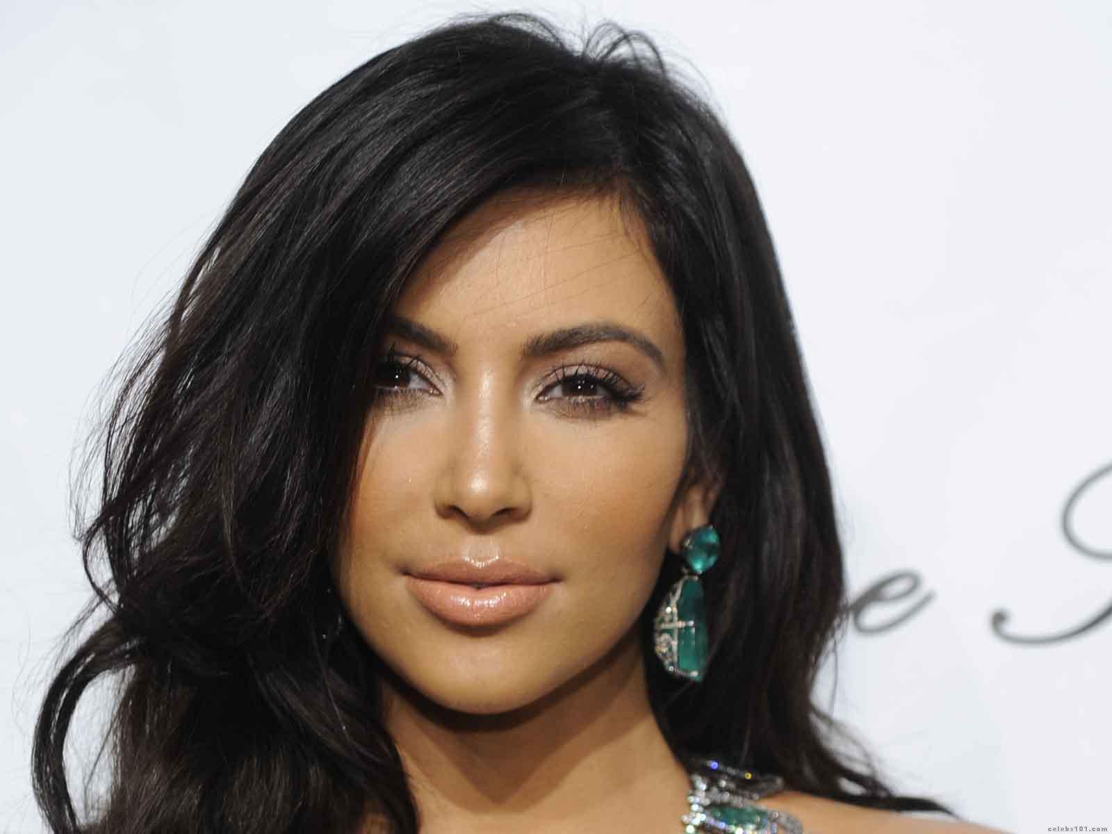 Kim Kardashian Background Sexy Full Screen Wallpaper Celebrity