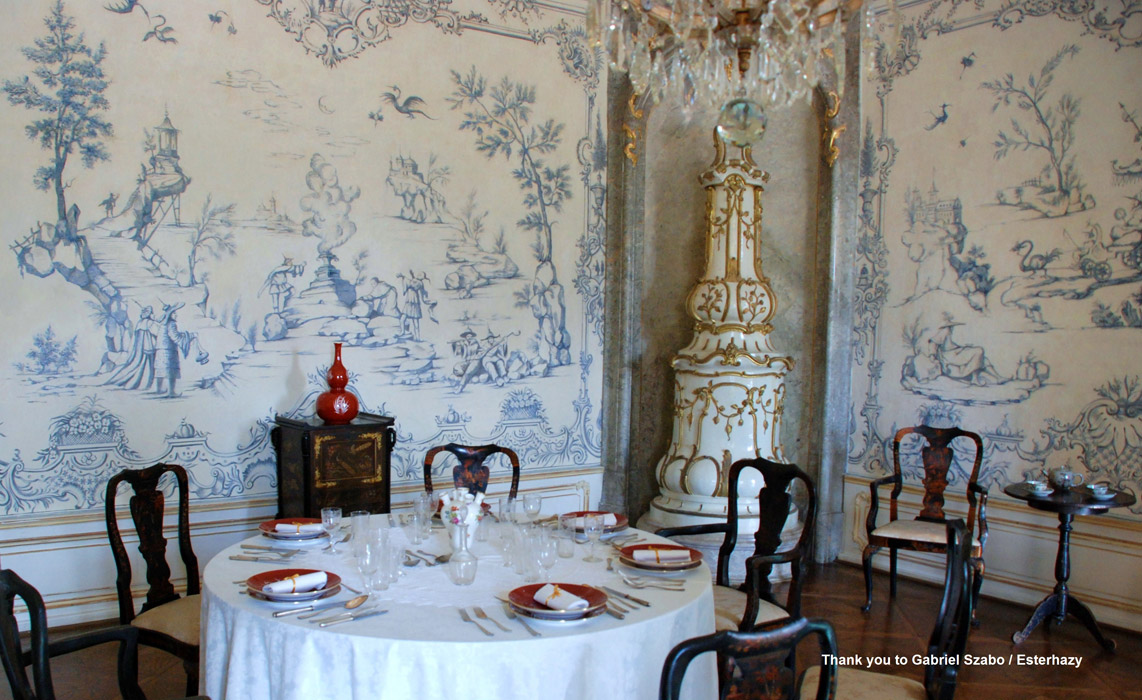 Griffin and Wong Hapsburg Handpainted Toile wallpaper 1142x700