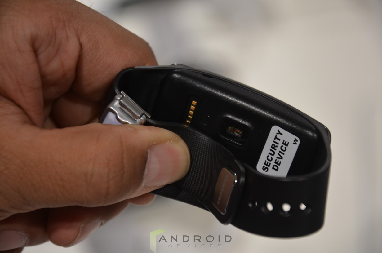 Samsung Gear Fit Fitness Tracker Heart Rate Monitor Band Hands On