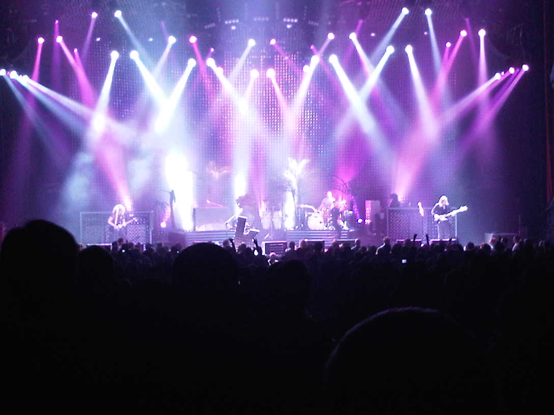 Displaying 20 Images For   Rock Concert Stage Lights