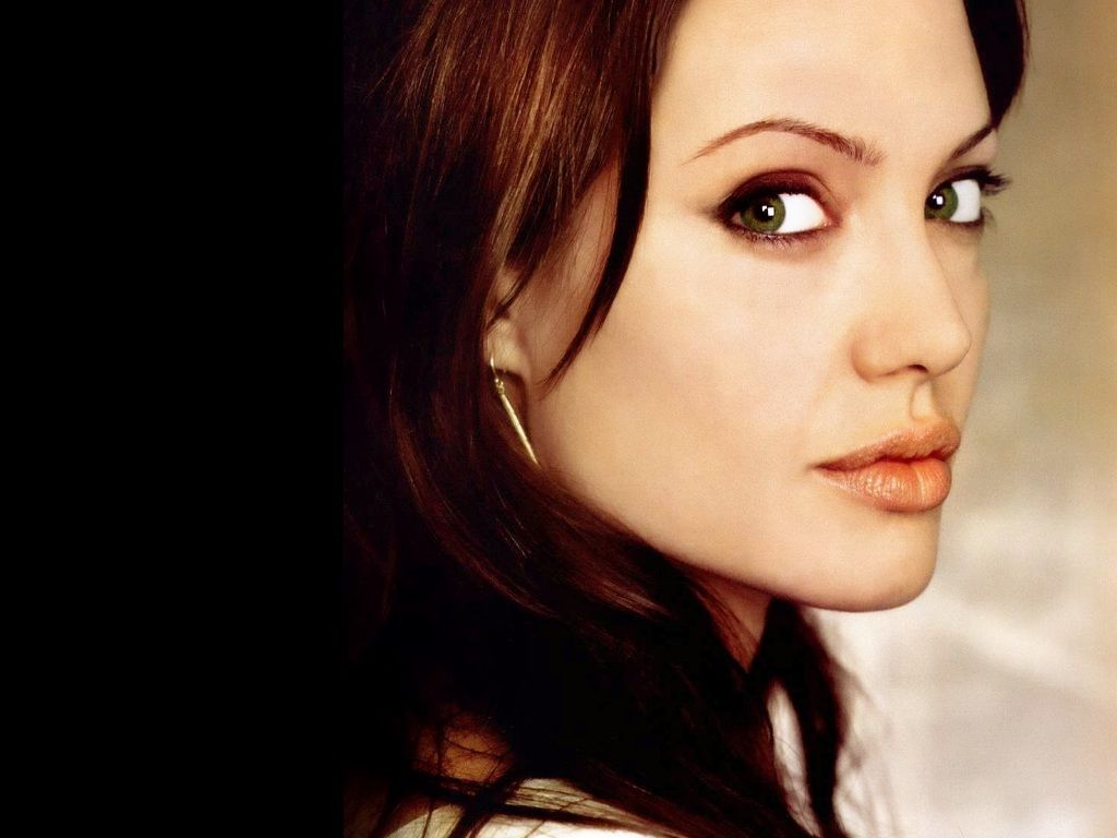 Angelina Jolie Hot Wallpaper