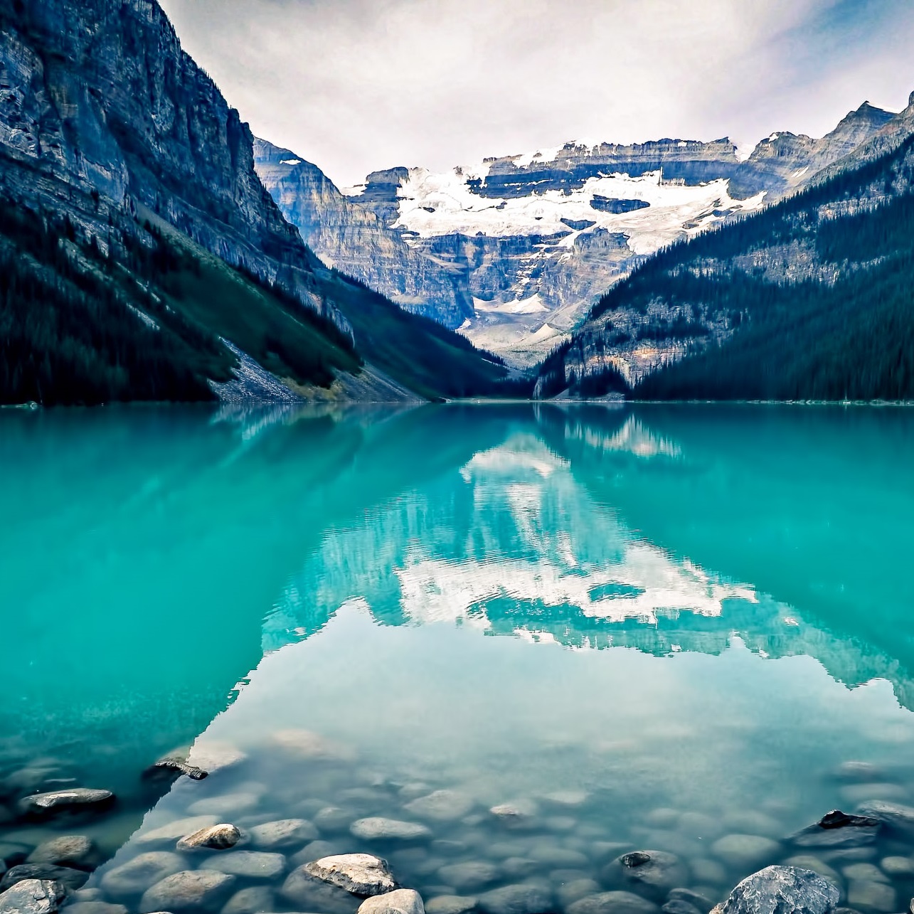 Lake Holiday Asia Wallpaper