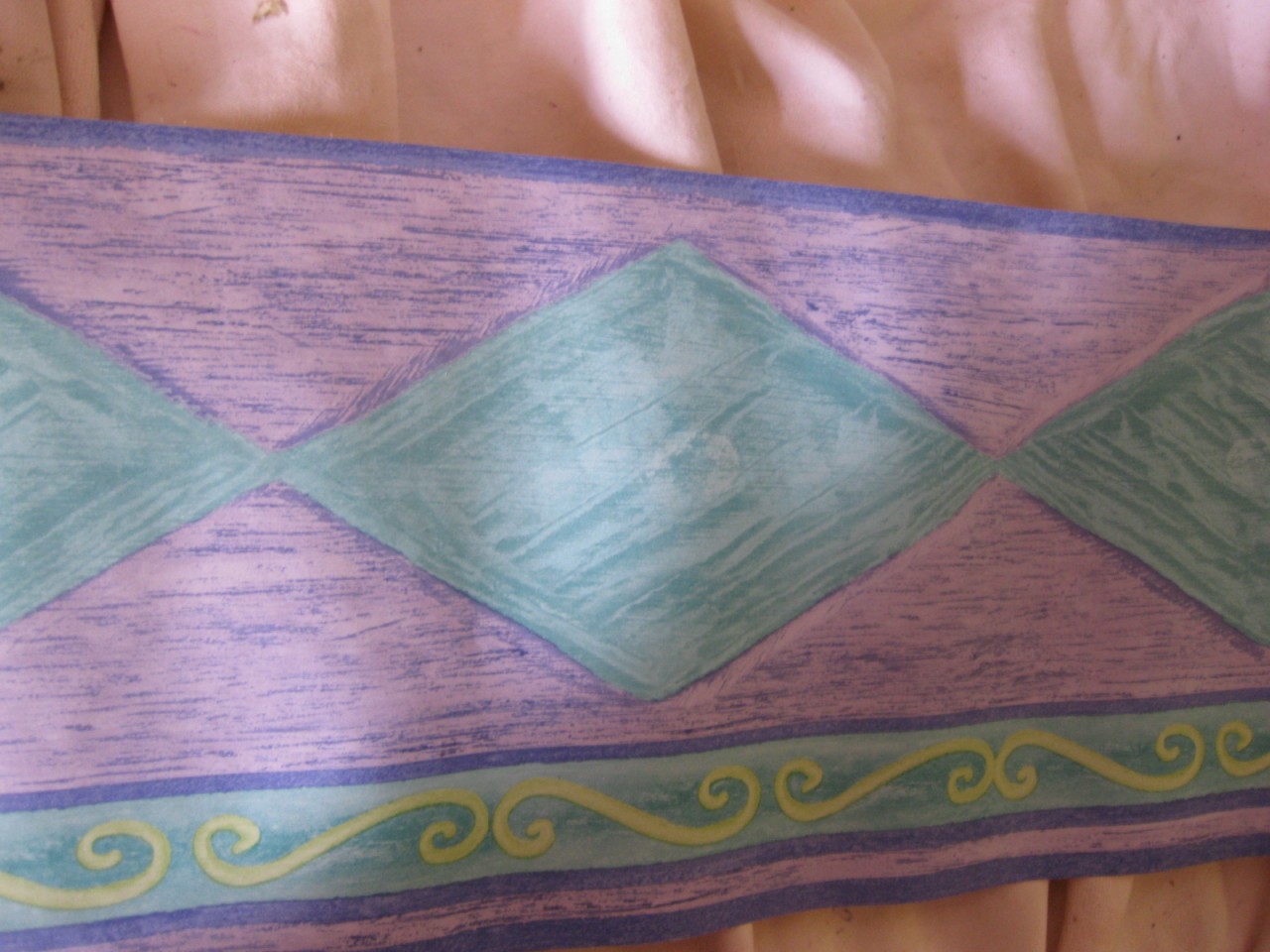 Free download DIE CUT VICTORIAN CROWN MOLDING WITH IVY Wallpaper bordeR