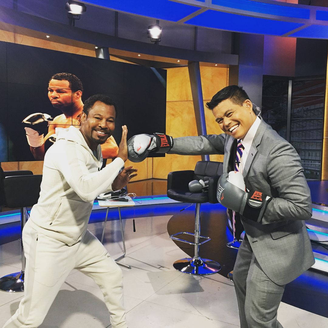 Professional Boxer Shane Mosley Playfully Defending In The Wallpaper