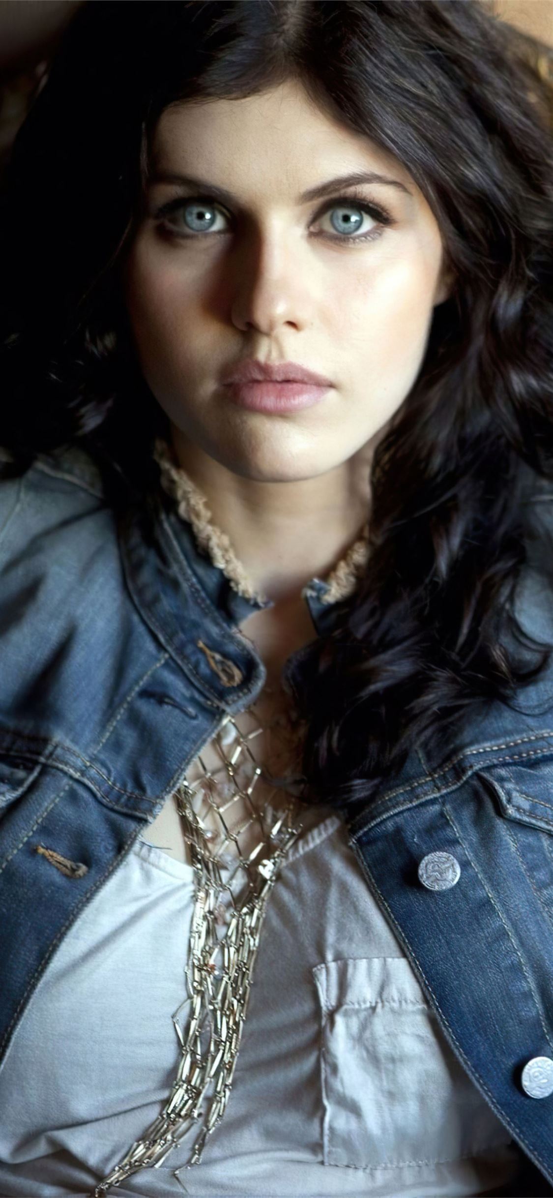 Best Alexandra Daddario iPhone X HD Wallpaper