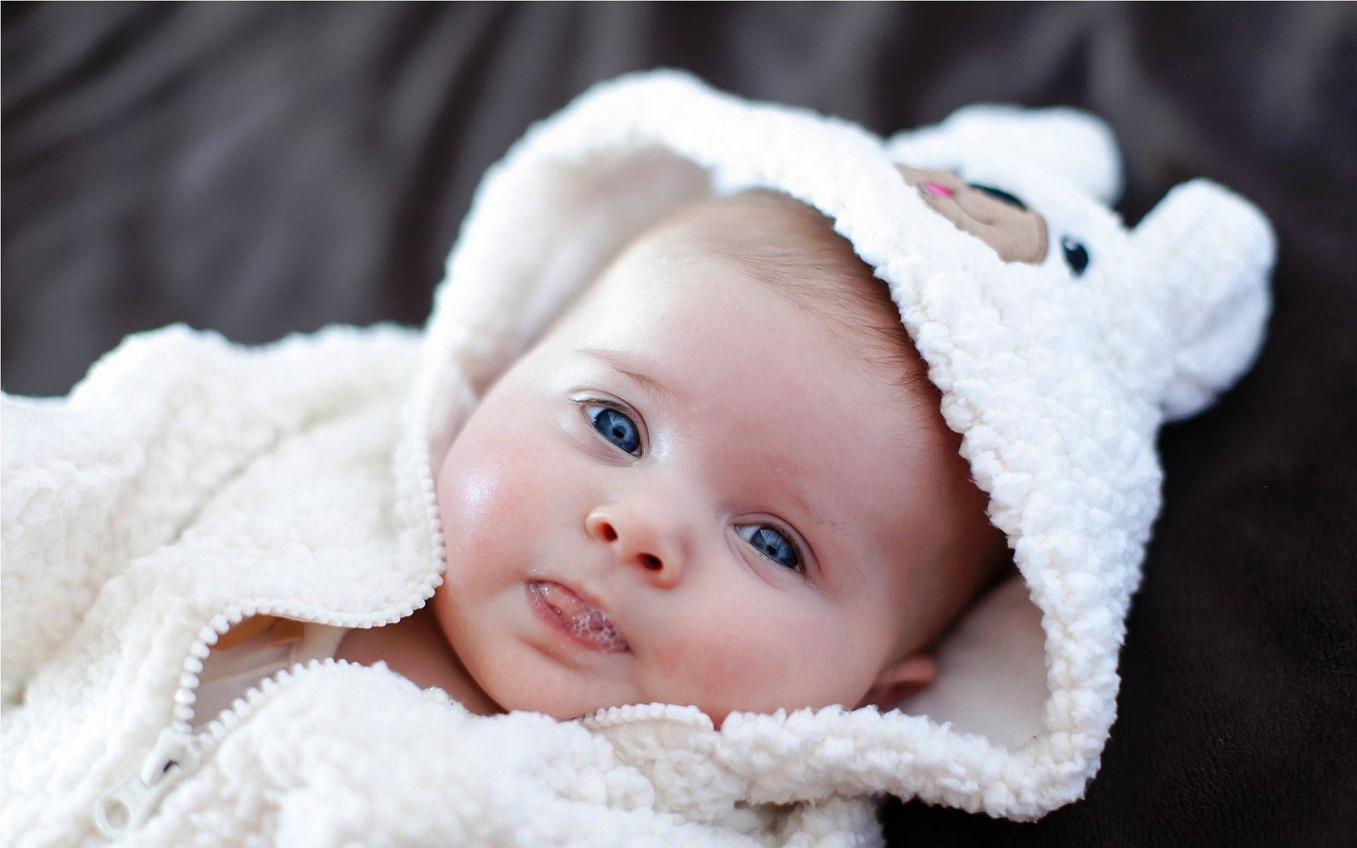 Newborn Baby Wallpaper