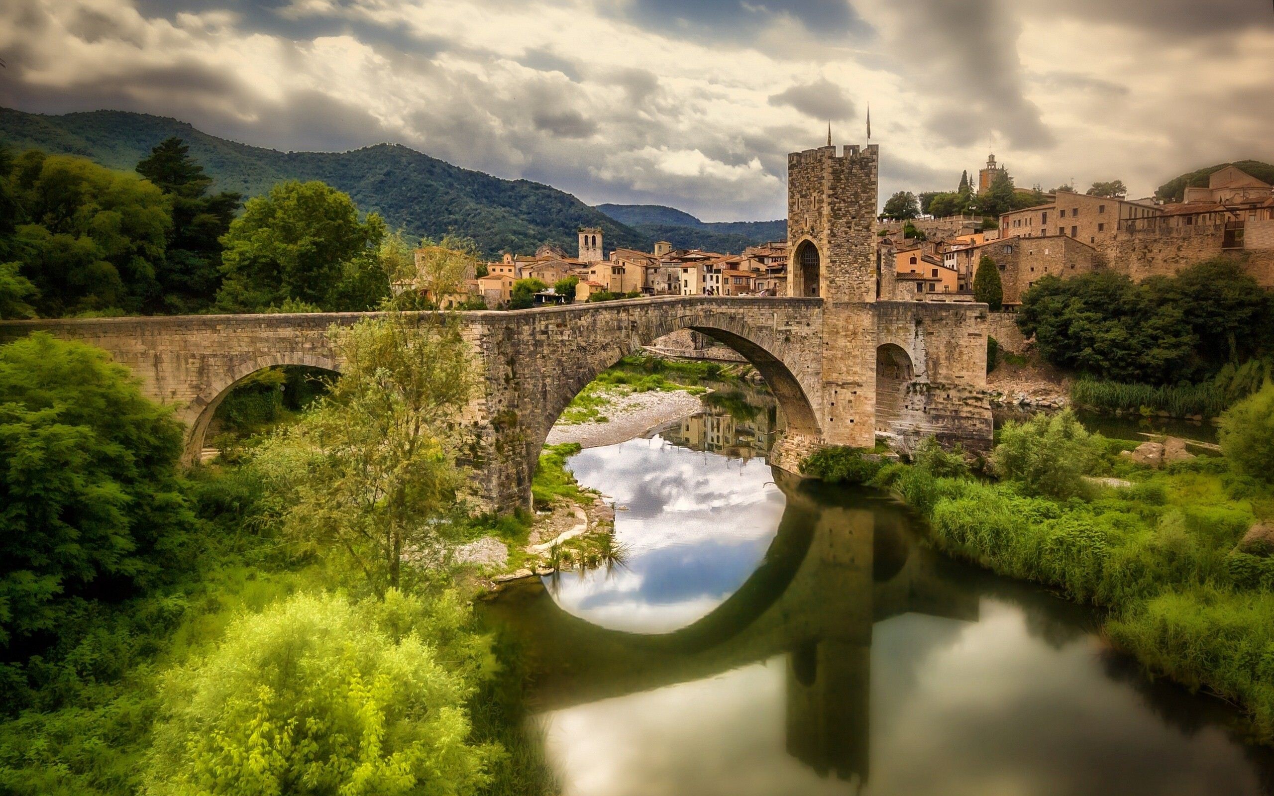 Old Bridge In Spain HD Desktop Background