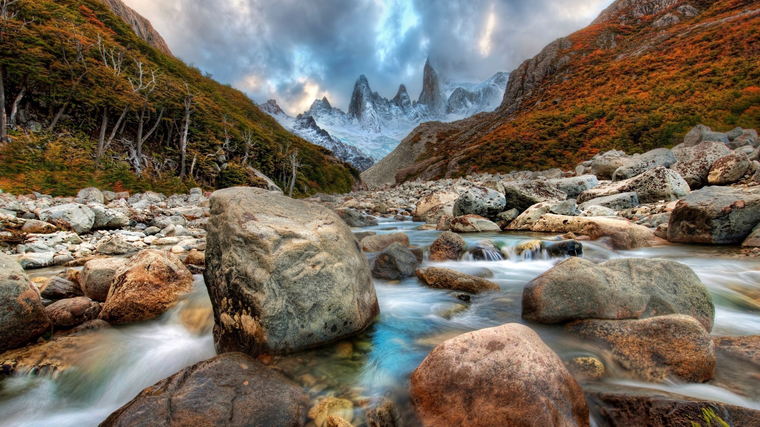 Mountain River Stones iPhone 6s Wallpaper