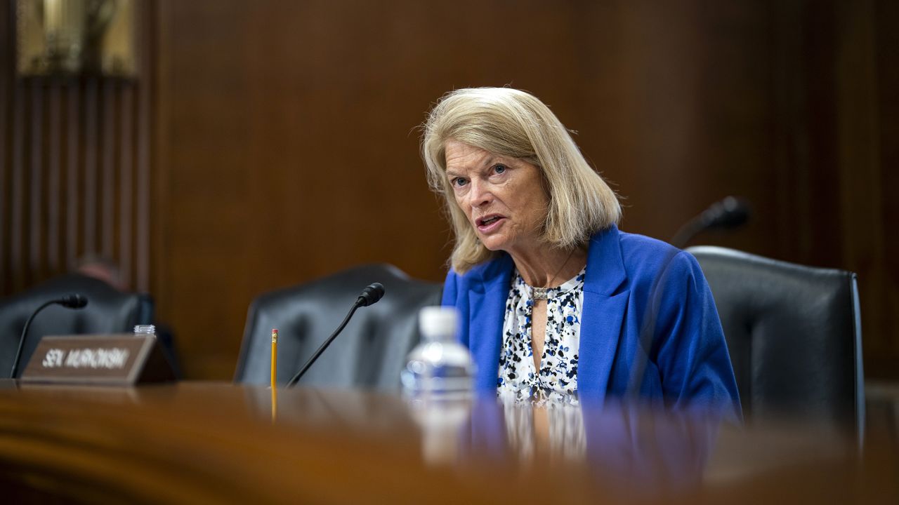 Lisa Murkowski Done With Trump Won T Rule Out Leaving Gop Wallpaper