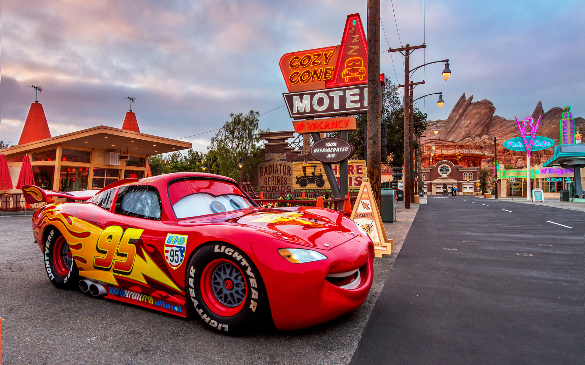 Lightning Mcqueen Cars Land Disney California Adventure Wallpaper