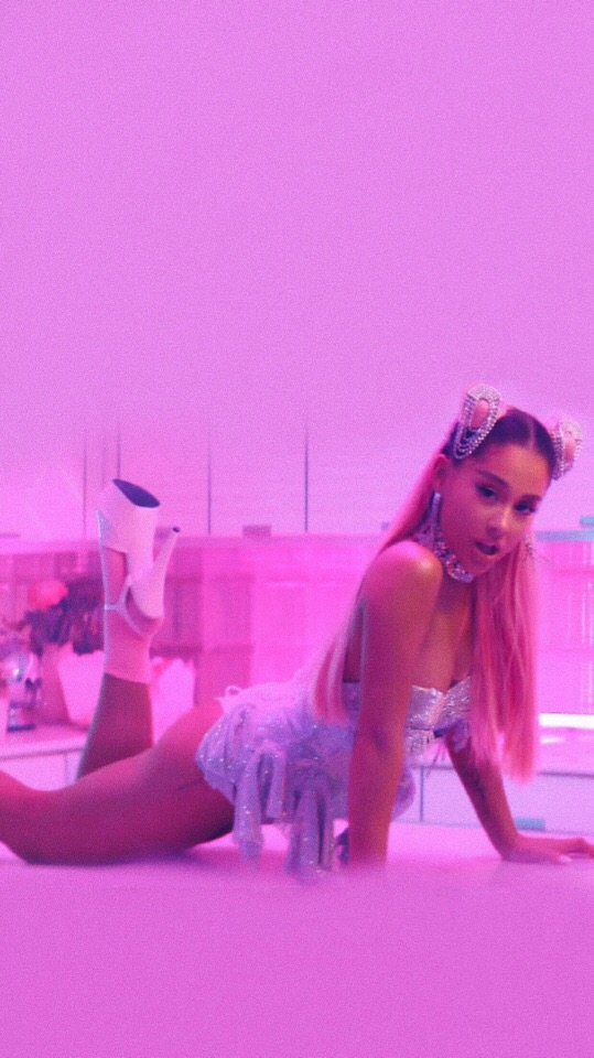 Wallpaper Rings Shared By Ariana Grande