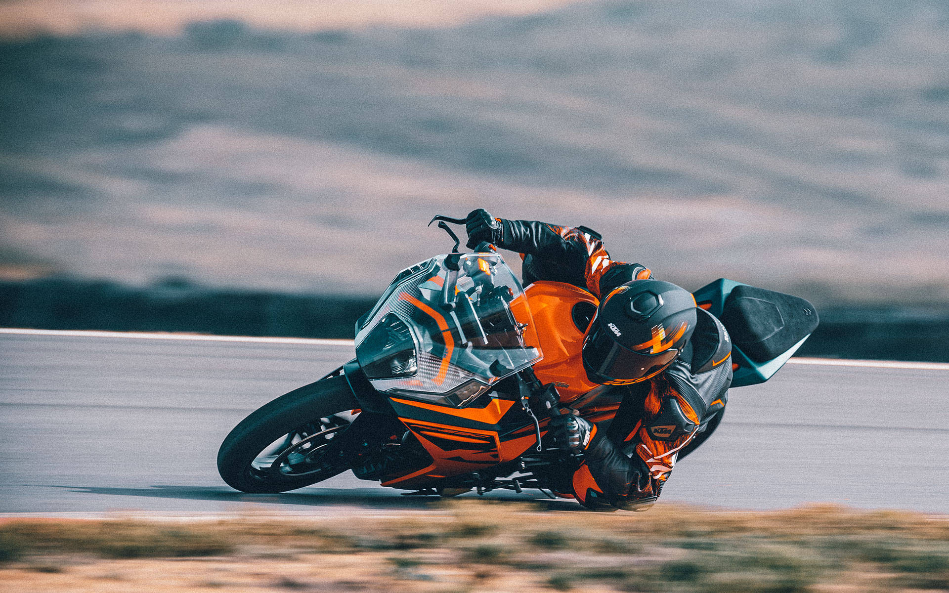 Ktm Rc In Sharp Turn Wallpaper