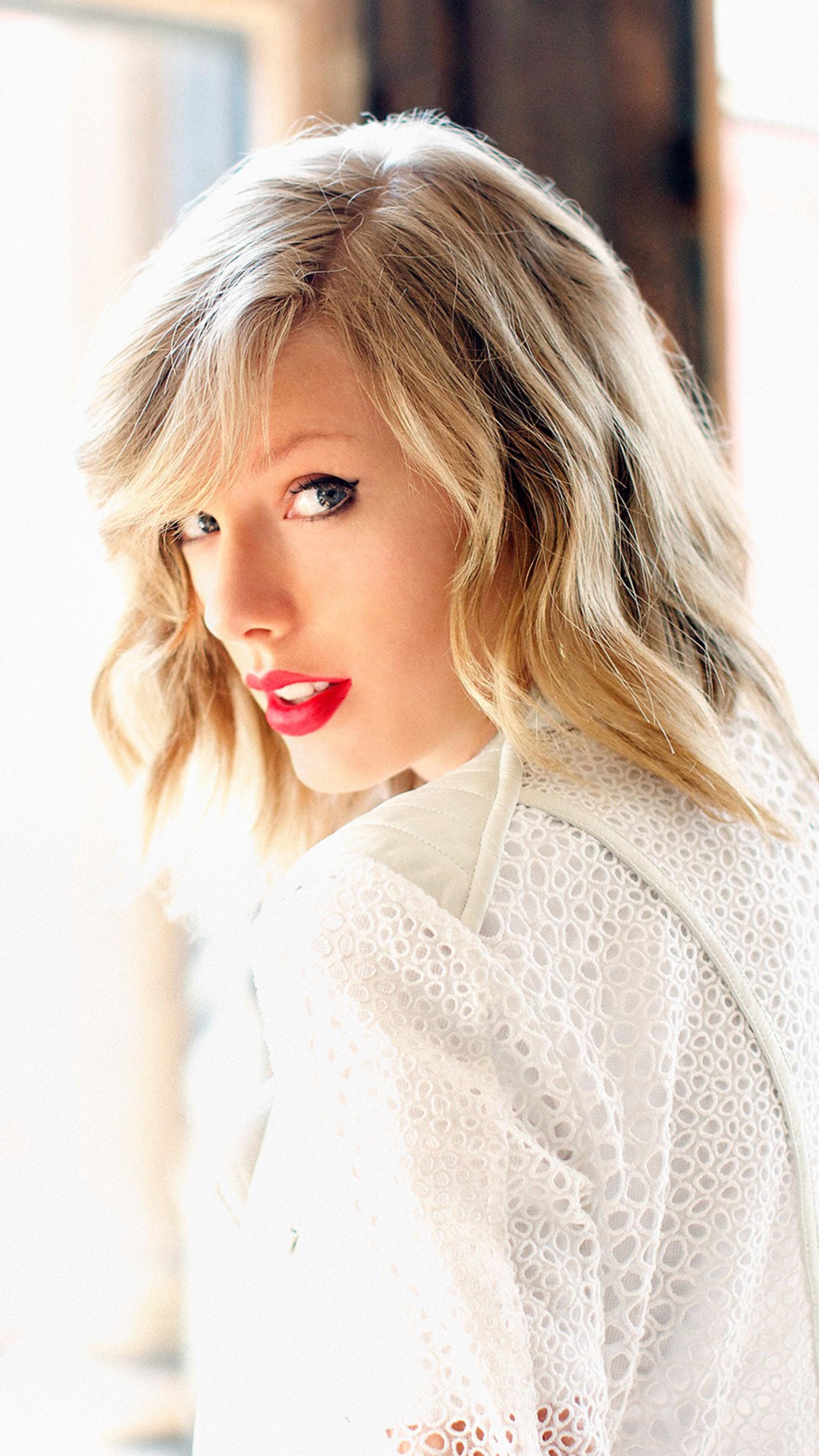 Taylor Swift Blonde 4K Wallpaper