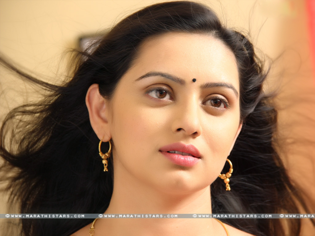 Shruti Marathe Marathi Actress Wallpaper