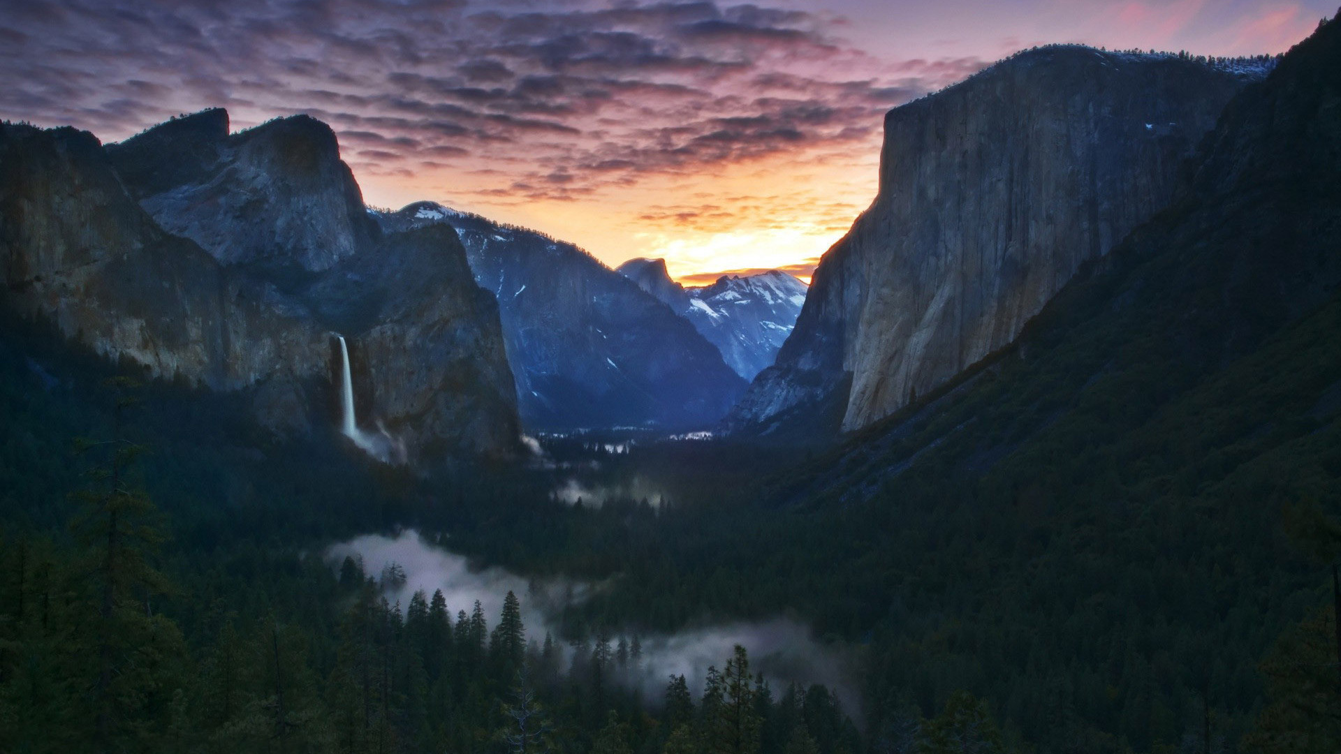 Yosemite Falls Wallpaper