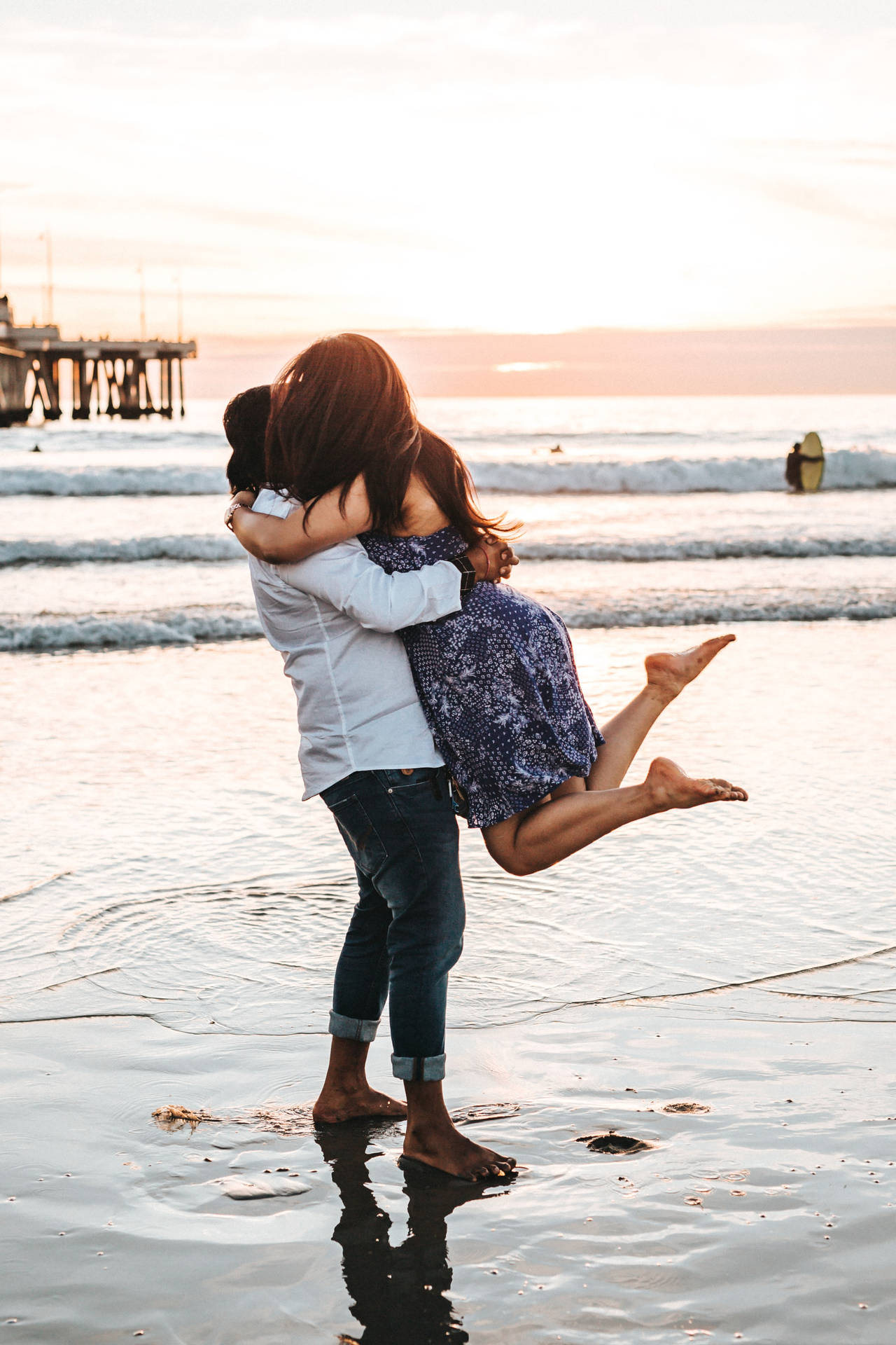 Couple Hug Wallpaper