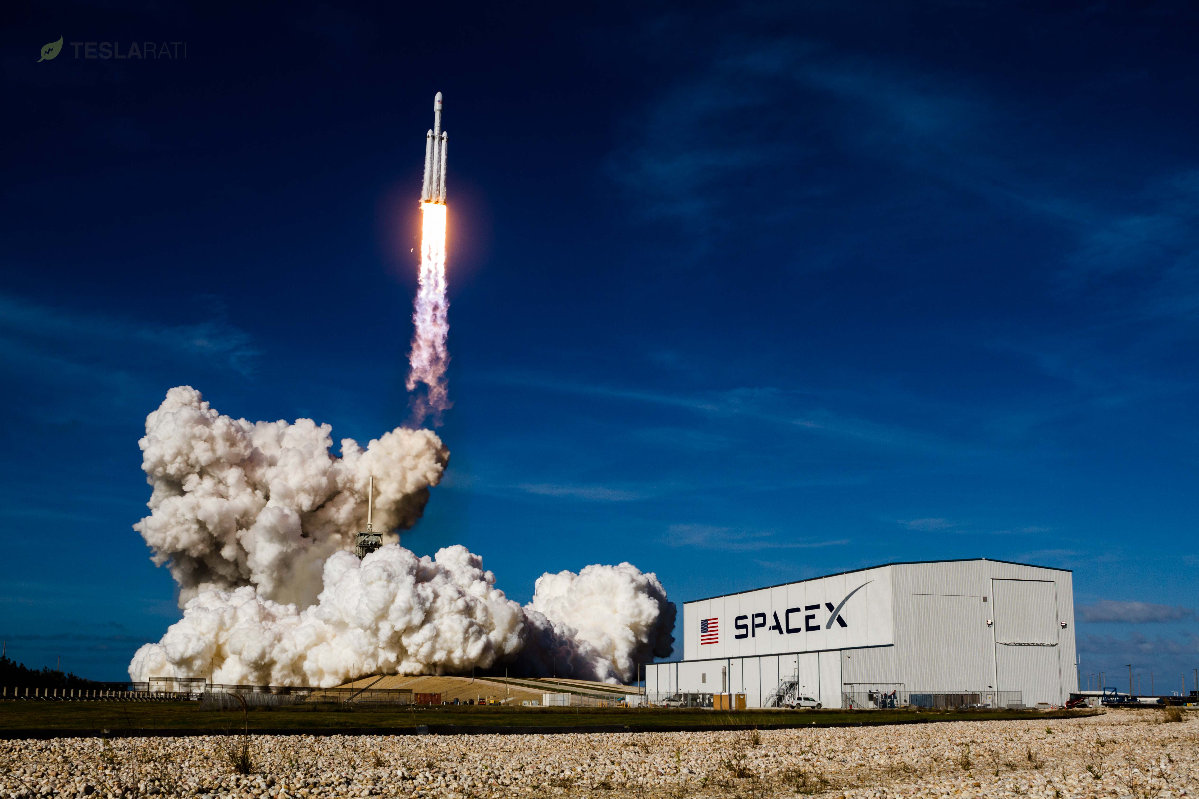 Spacex Falcon Heavy S Breathtaking Leap Towards Mars In Photos