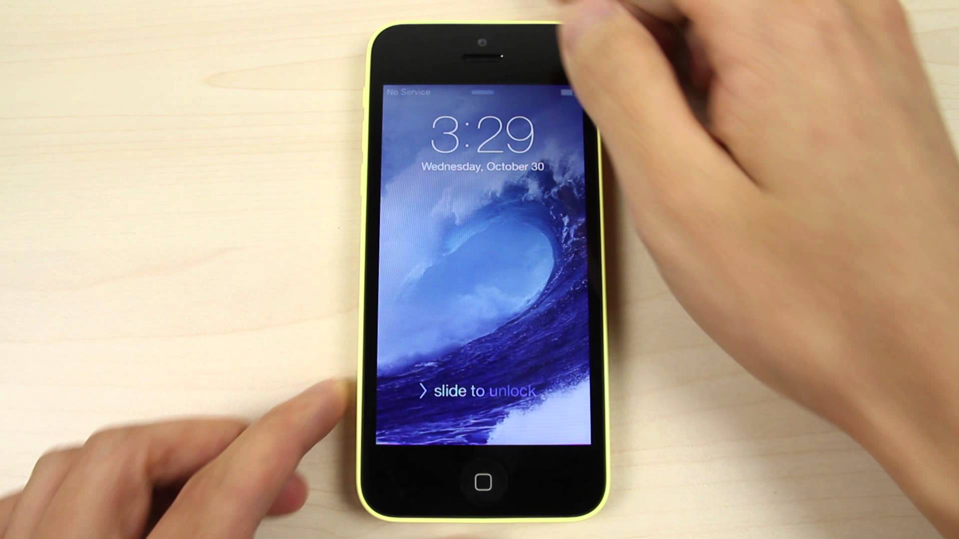 The Home Screen And Lock Wallpaper On Apple iPhone 5c