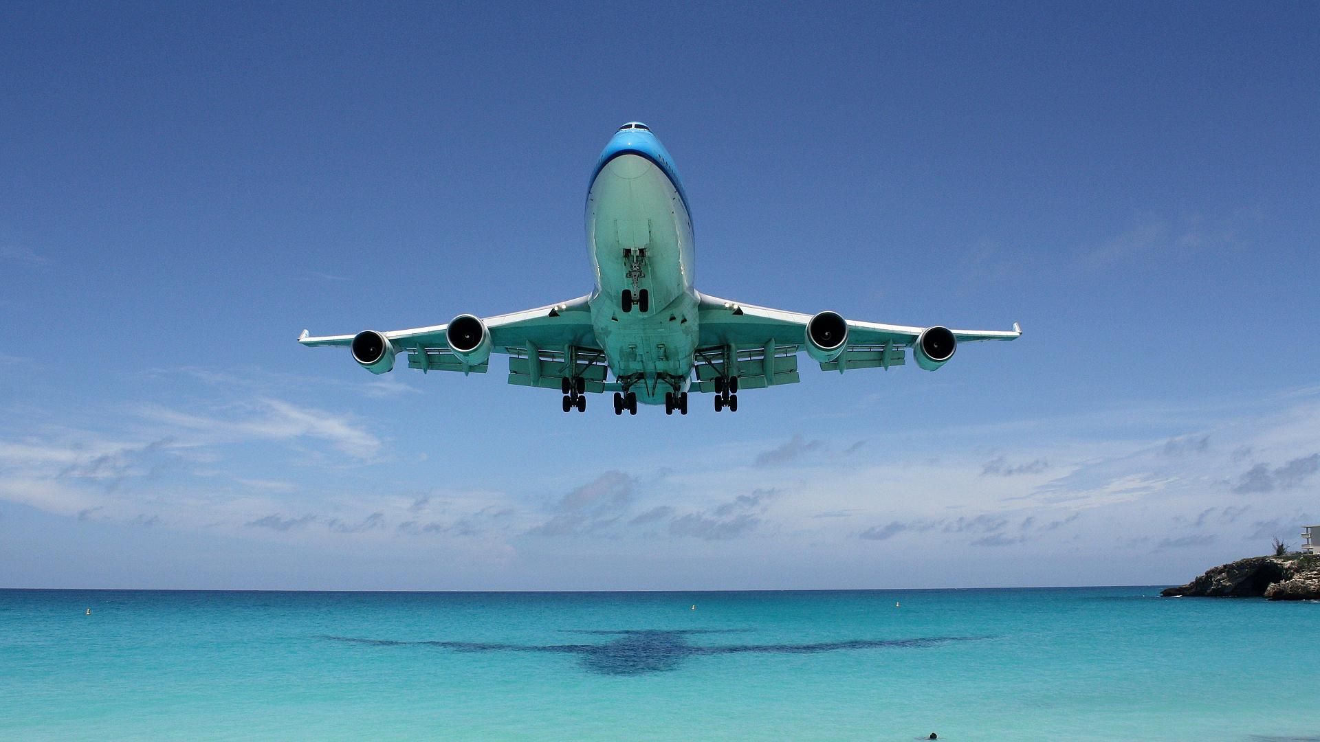 Maho Beach St Maarten Boeing Aircraft