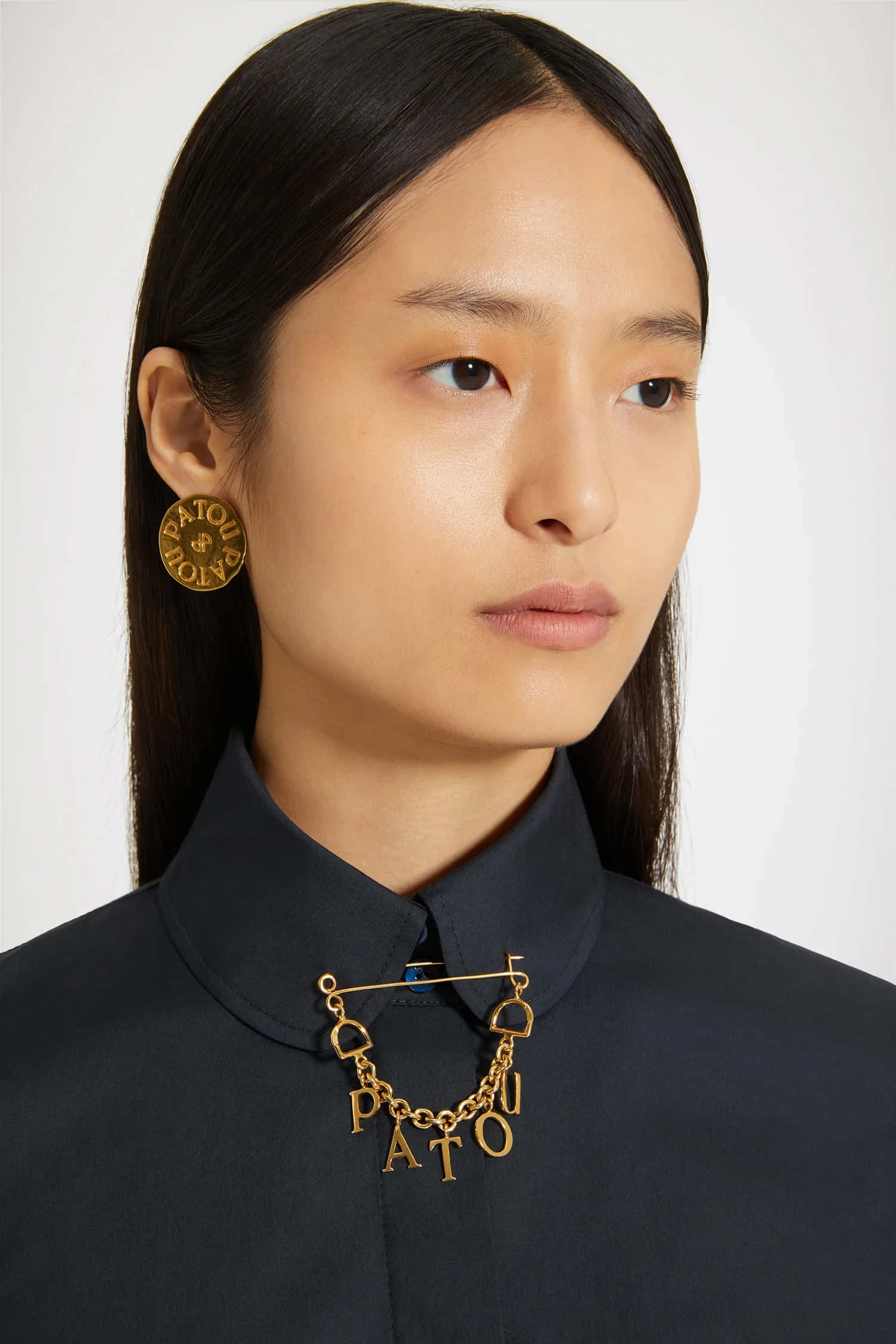 Patou Brooch Wallpaper