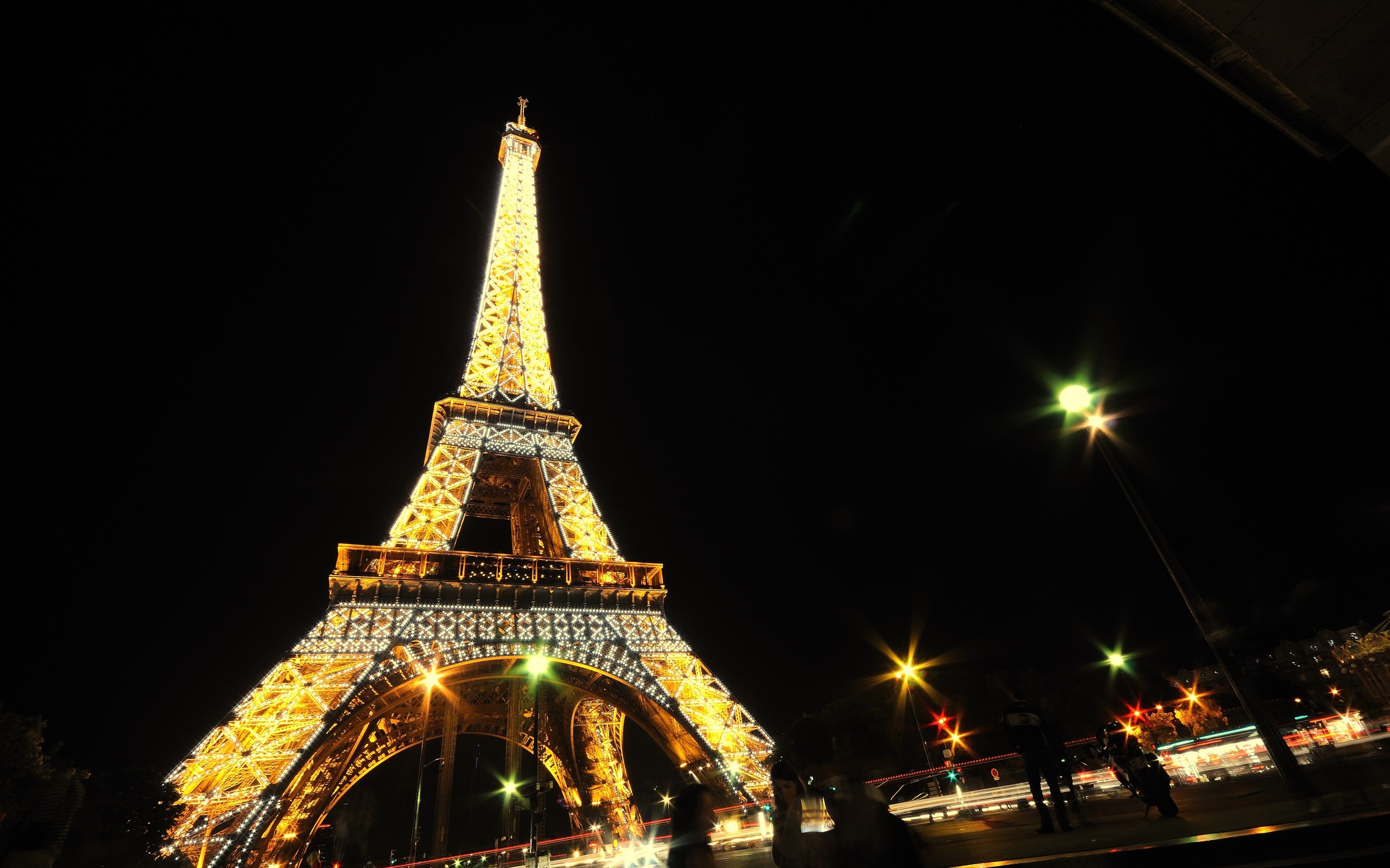 Eiffel Tower Paris Night Wallpaper