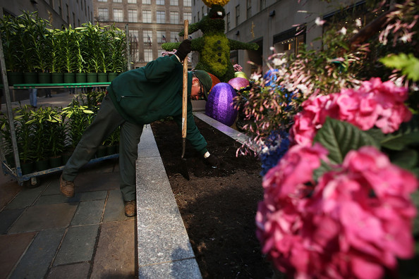 New York S Rockefeller Center Prepares For Easter Holiday Pictures