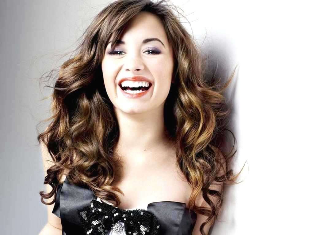 Demi Lovato Laughing HD Wallpaper New