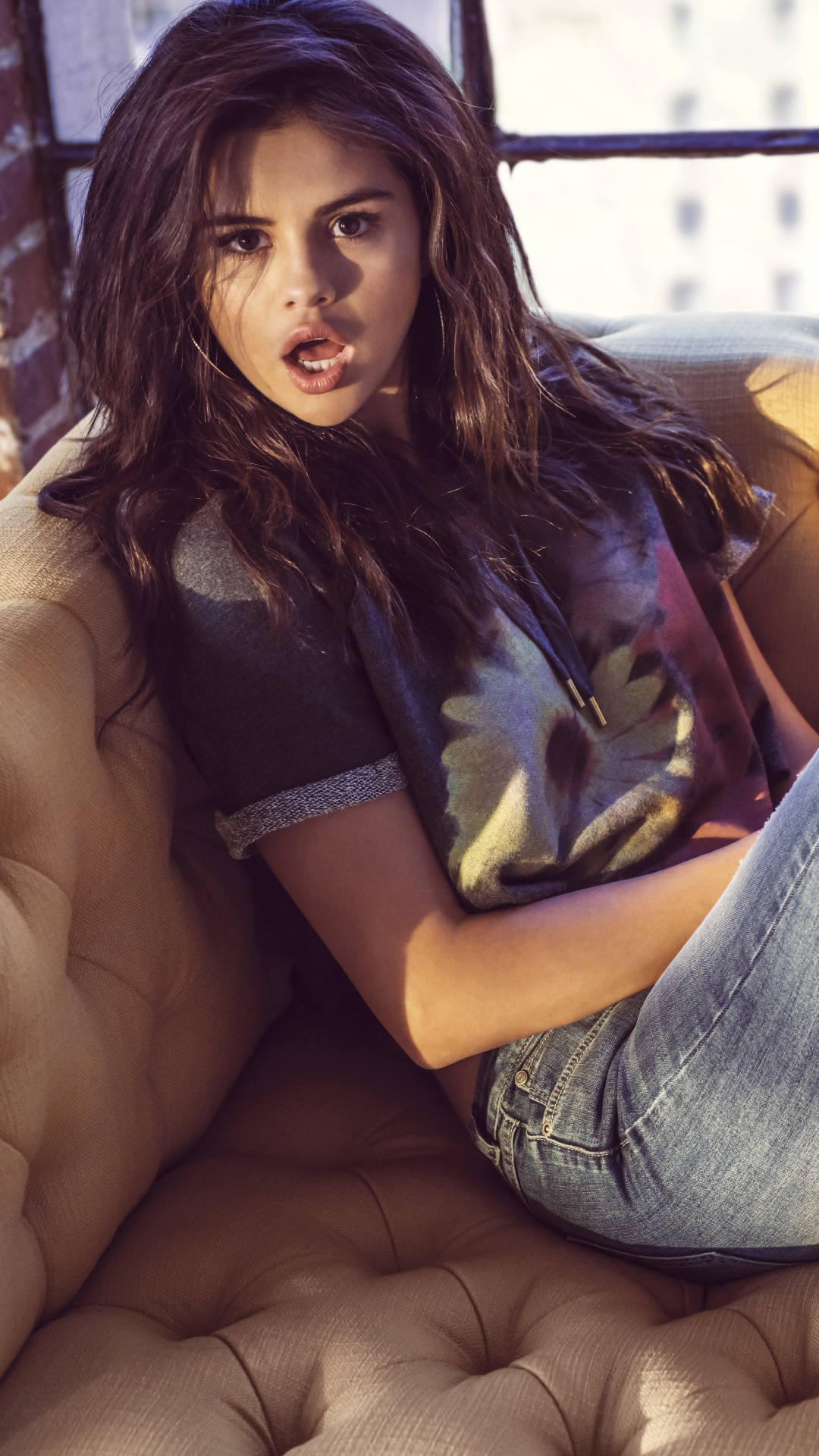 Selena Gomez iPhone Wallpaper