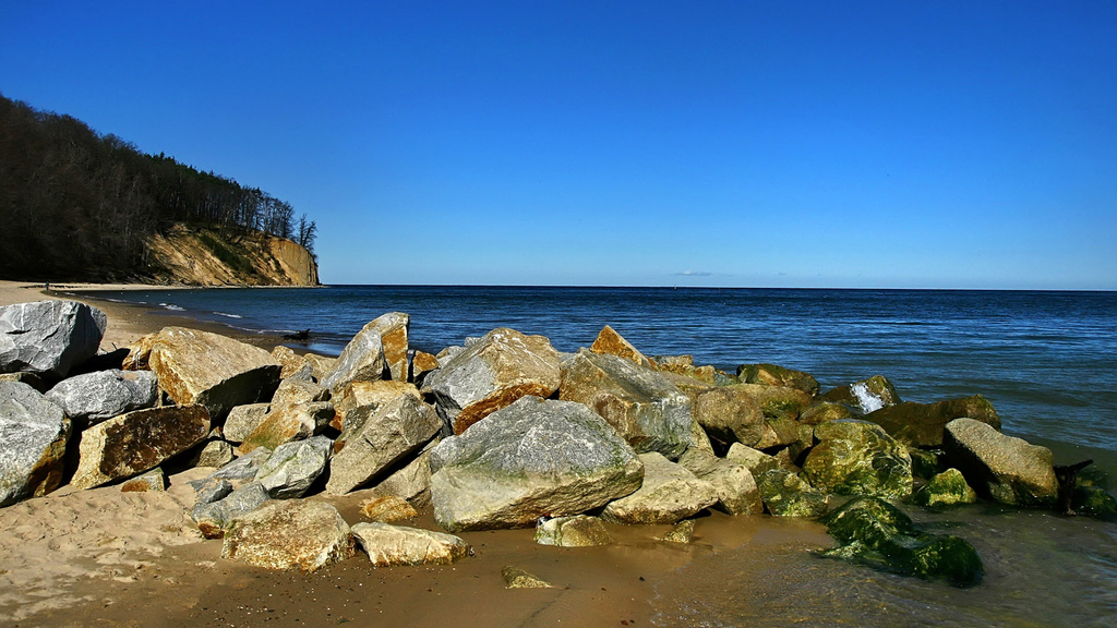 Sunny Handy Rock Beach Wallpaper