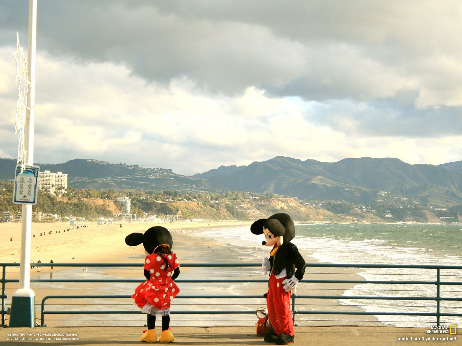 National Geographic Mickey Mouse Minnie Beach