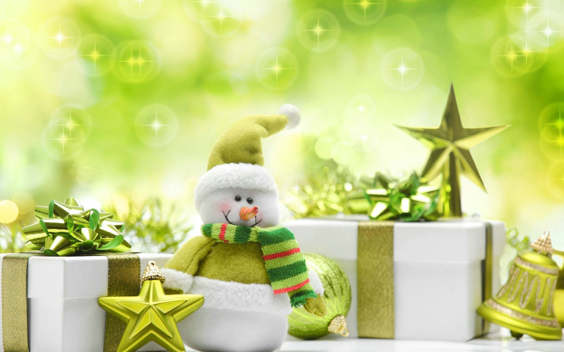 Green Christmas Presents Wallpaper High Definition Quality