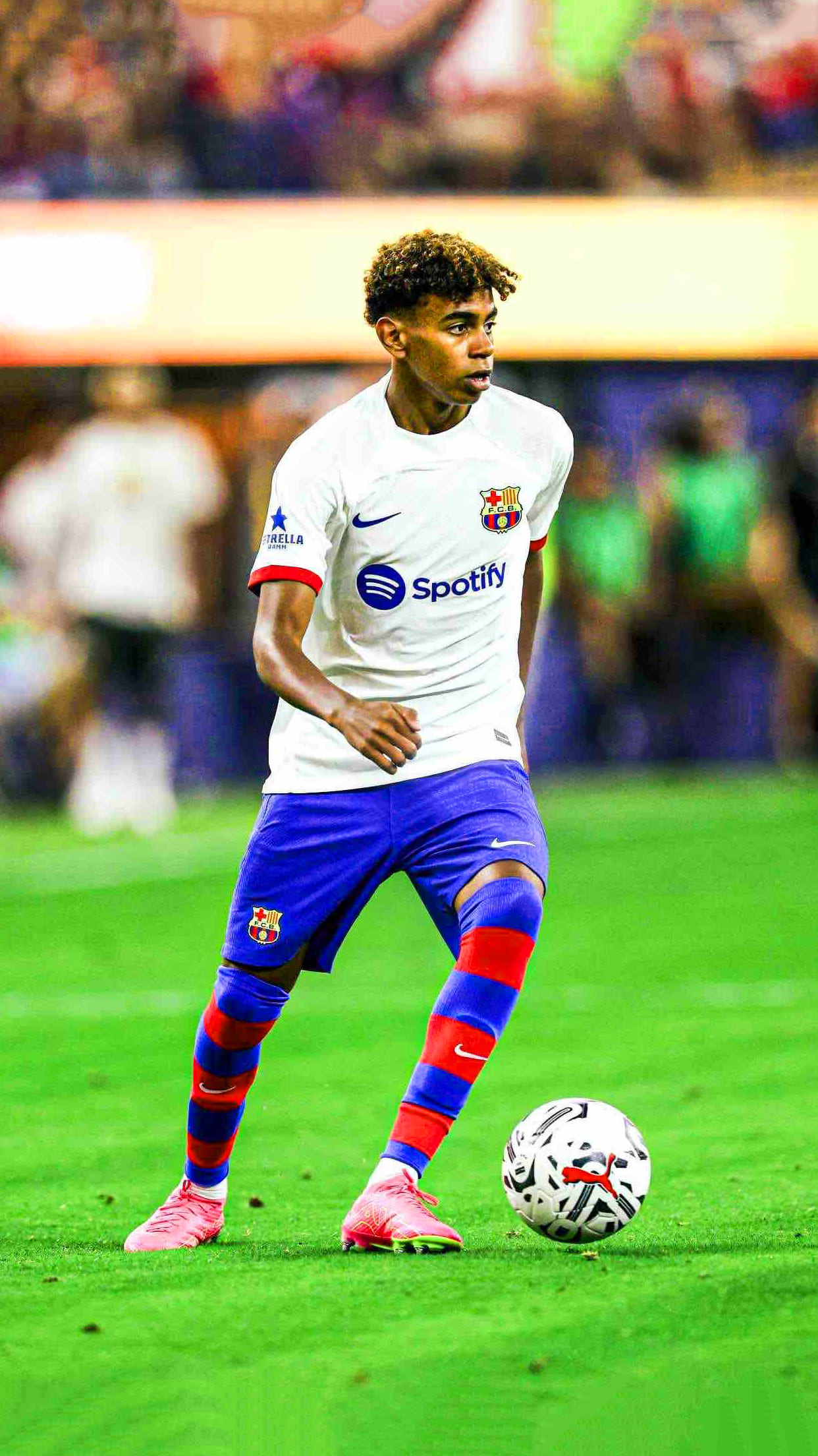 Lamine Yamal of FC Barcelona dribbling the ball during a match