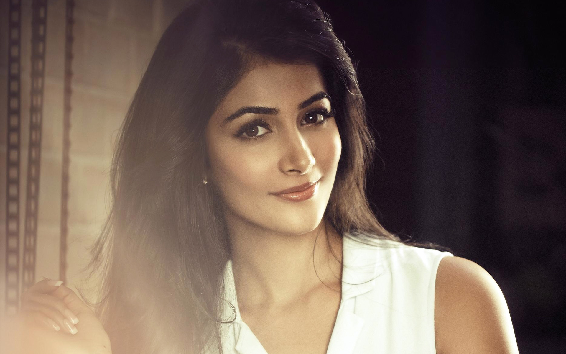 Pooja Hegde HD Wallpaper