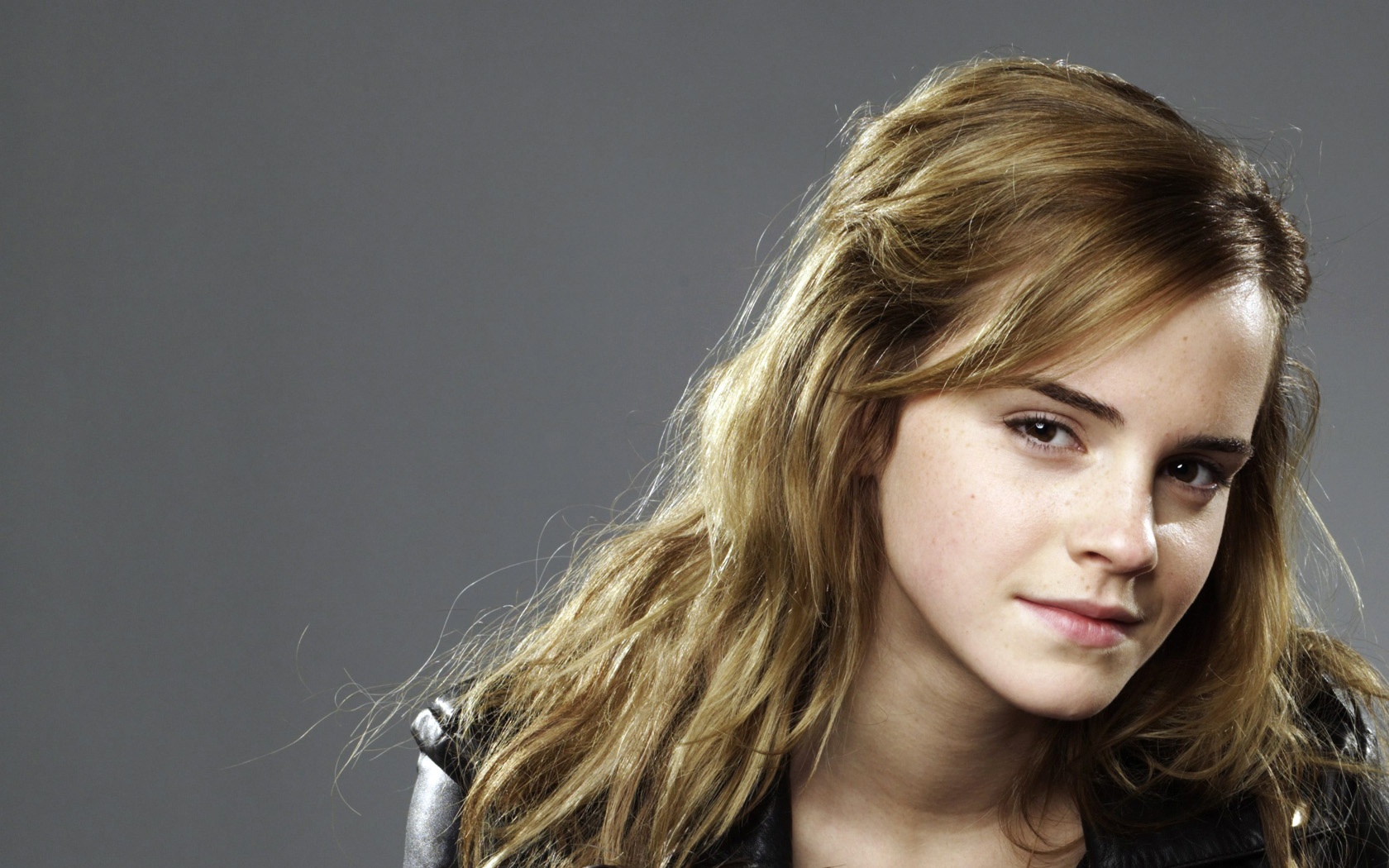 Emma Watson Pics HD Wallpaper Res
