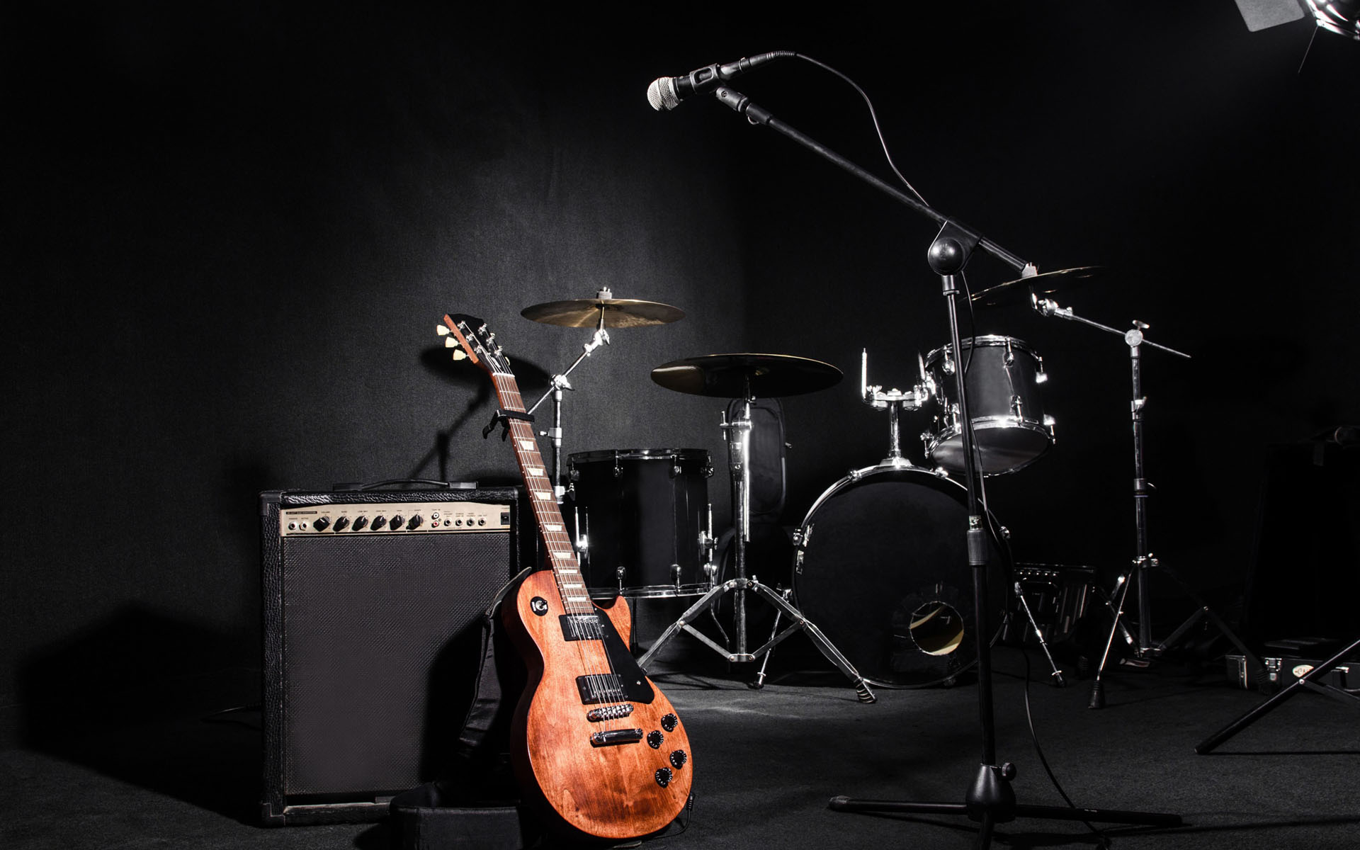 Cool Electric Guitar With Studio Set Wallpaper