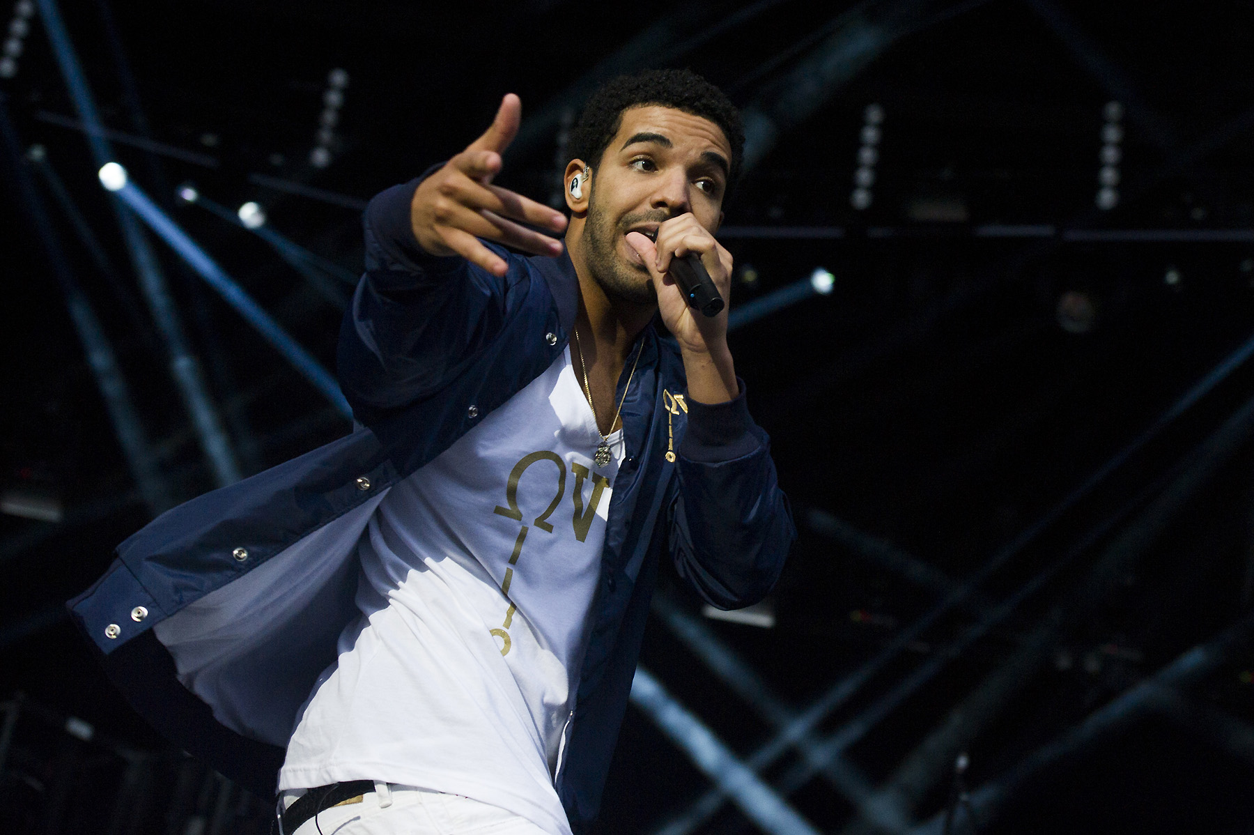 Drake Live On Stage Rap Wallpaper